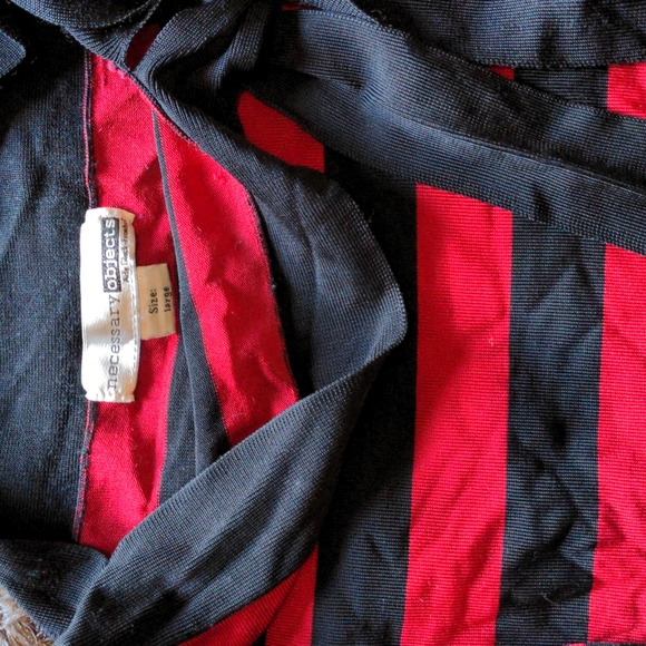 90s red & black striped top with tie - Picture 4 of 9
